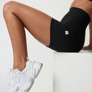 Vuori Women's Black All the feels biker short lightly worn